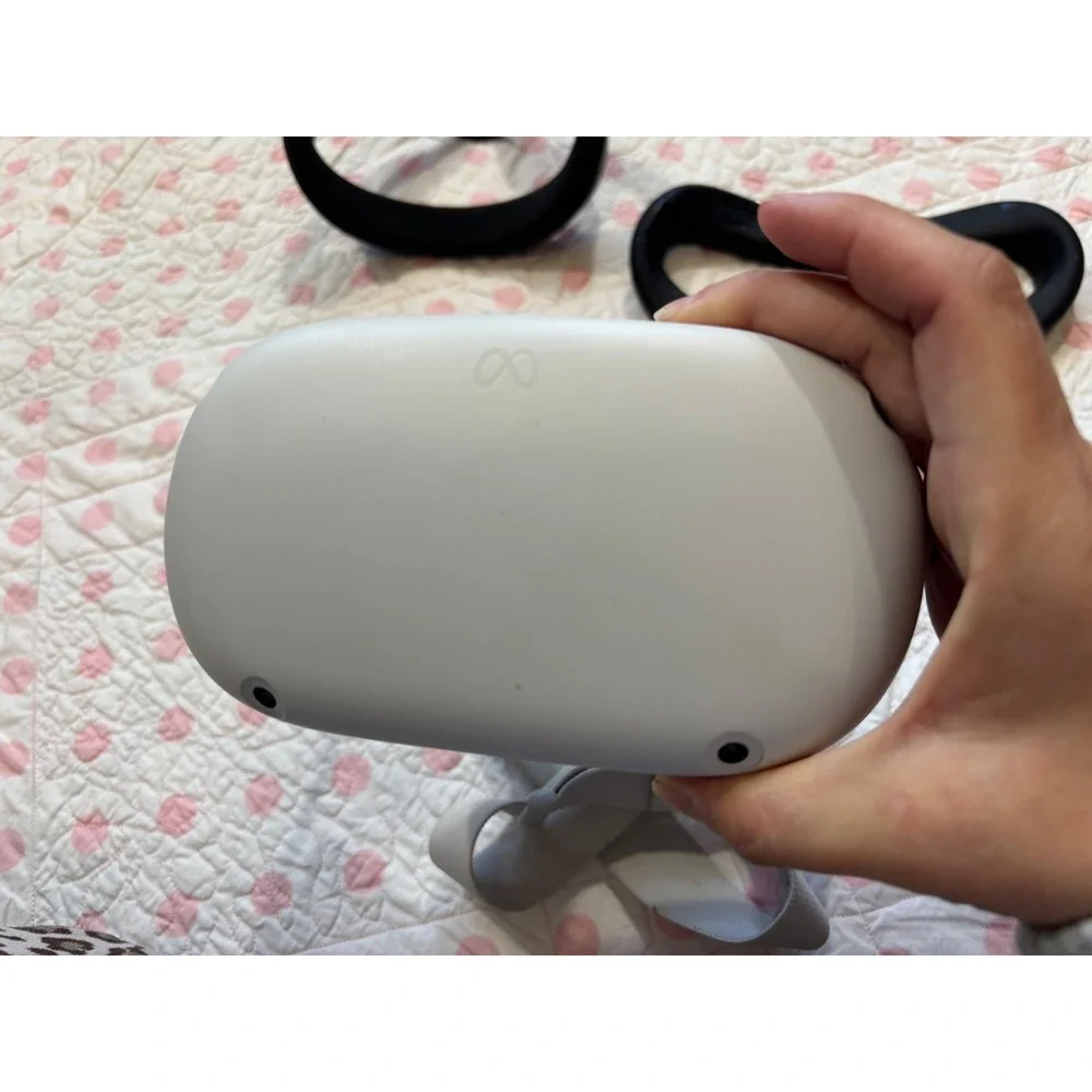 Oculus Quest 2 VR Headset READ
